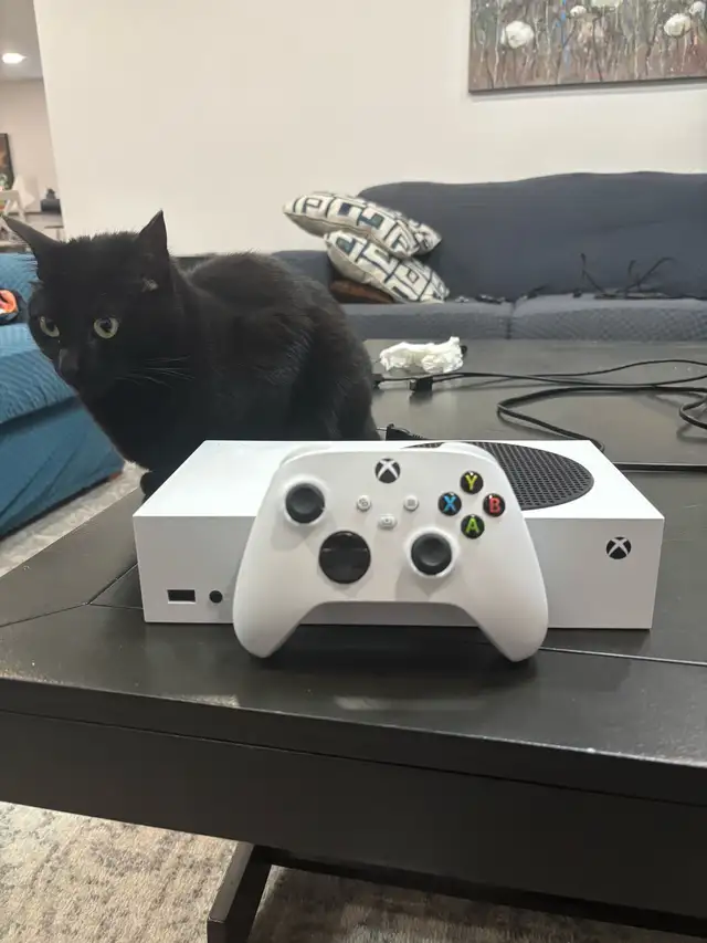 Xbox Series S 512GB   Controller – Excellent Condition