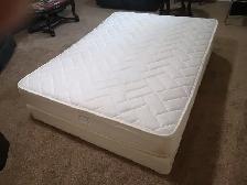 Queen size mattress and boxspring - Photo 2