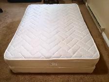 Queen size mattress and boxspring - Photo 3