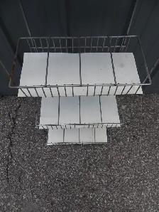 ETAGERE EN METAL 6 TABLETTES CROCHETS TB ETAT - Photo 3