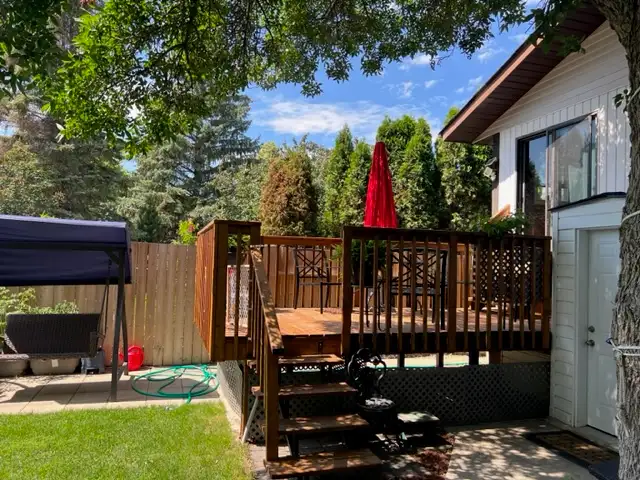 BEAUTIFUL 3 BEDROOM 2 BATH 2 YARDS WITH LARGE GARAGE BY RIVER