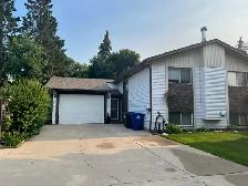 BEAUTIFUL 3 BEDROOM 2 BATH 2 YARDS WITH LARGE GARAGE BY RIVER - Photo 3