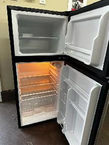 Frigidaire 4.5 Cu. ft. Compact Retro Refrigerator with Freezer - Photo 3