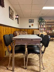 Retro Kitchen Table and Chairs - Photo 5