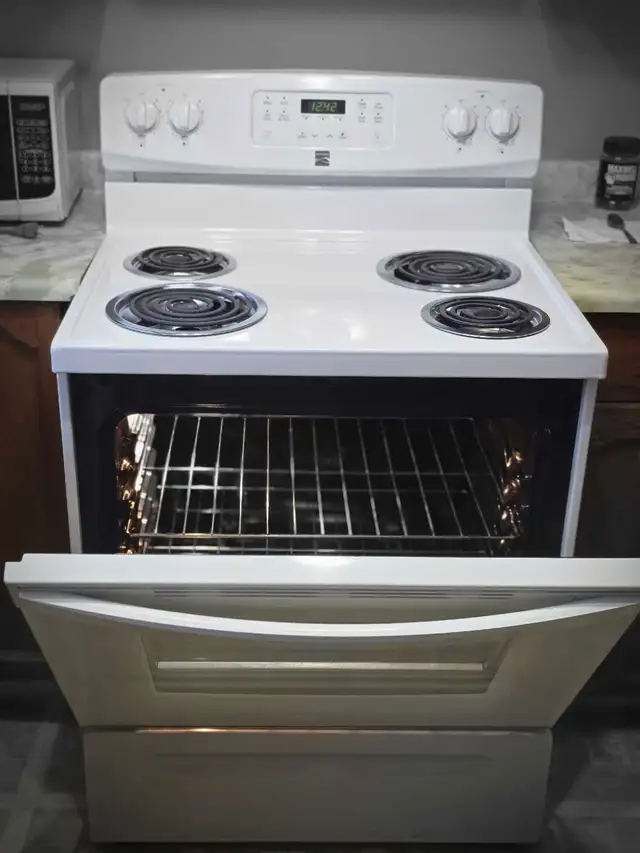 Fridge and Stove