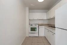 two bedroom, Leslie and Lawrence - ID 4689 - Photo 3