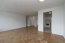 two bedroom, Leslie and Lawrence - ID 4689 - Photo 4