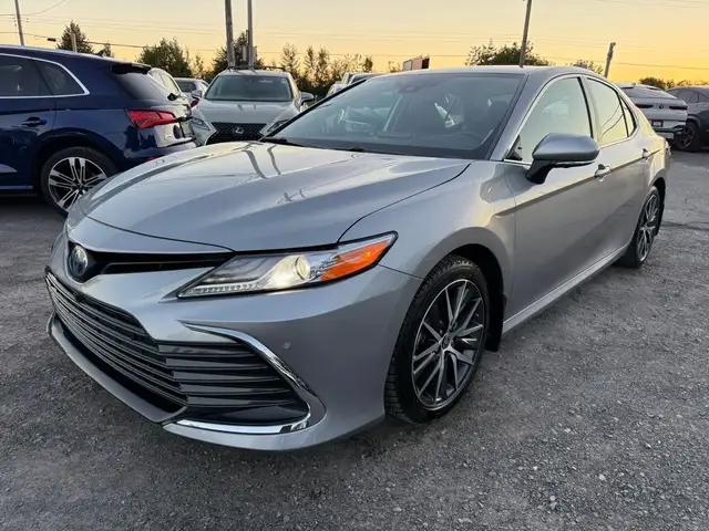 2024 Toyota Camry Hybrid XLE Sedan
