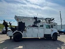 2001 International 4900 Bucket Truck - Photo 2