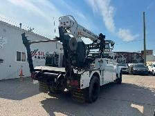 2001 International 4900 Bucket Truck - Photo 3