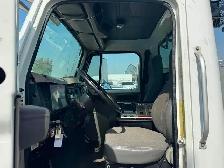 2001 International 4900 Bucket Truck - Photo 7