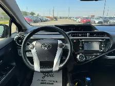 2017 Toyota Prius C C Hybrid : LOW MILEAGE - Photo 11