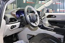 2021 Chrysler Pacifica Hybrid Limited - BRUNO JOEY SCOOTER LIFT - Photo 6