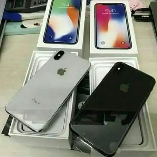 Apple iPhone X & iPhone SE 2 – Open Box