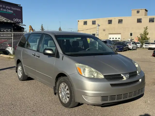 2004 Toyota Sienna 4dr CE 7-Passenger