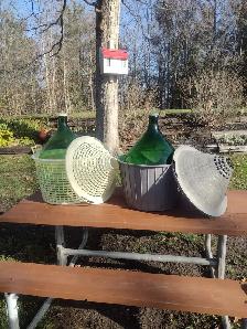 2 vintage green glass Demi John jugs your choice 20.00 each - Photo 3