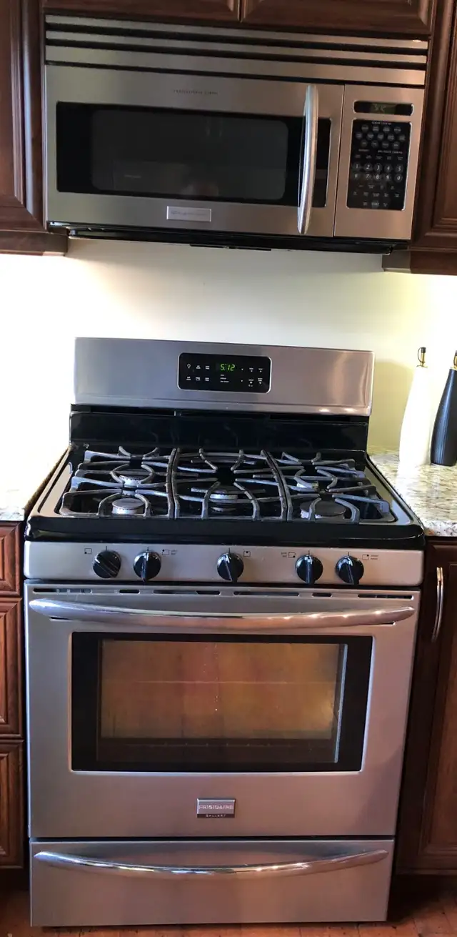 Frigidaire Gallery Gas Range & Frigidaire Professional Microwave