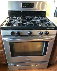 Frigidaire Gallery Gas Range & Frigidaire Professional Microwave - Photo 2