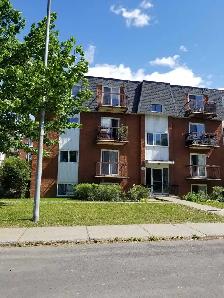 5 1/2 demi sous-sol à louer Longueuil