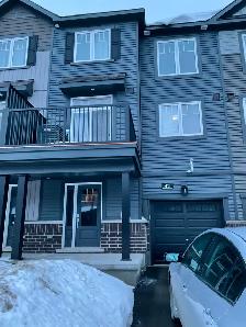 3 Story Townhouse 2 Bed with Dan for Rent in Barrhaven