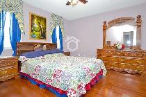 FURNISHED SPACIOUS ROOM FOR RENT IN MAPLE