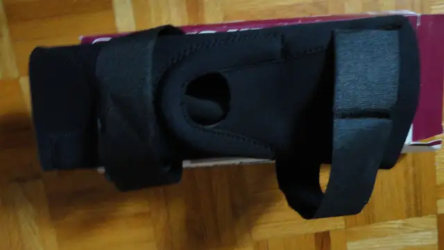 BRAND NEW KNEE BRACE FOR THERAPY