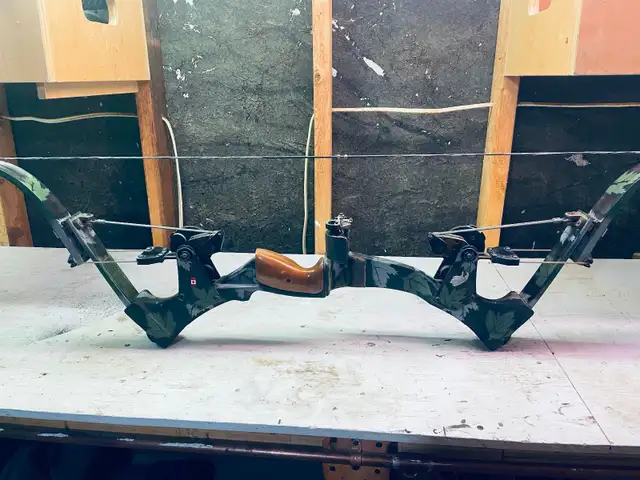 Oneida left handed compound bow