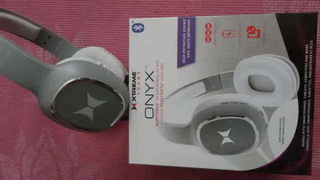BRAND NEW WIRELESS BLUTOOTH HEAD PHONE