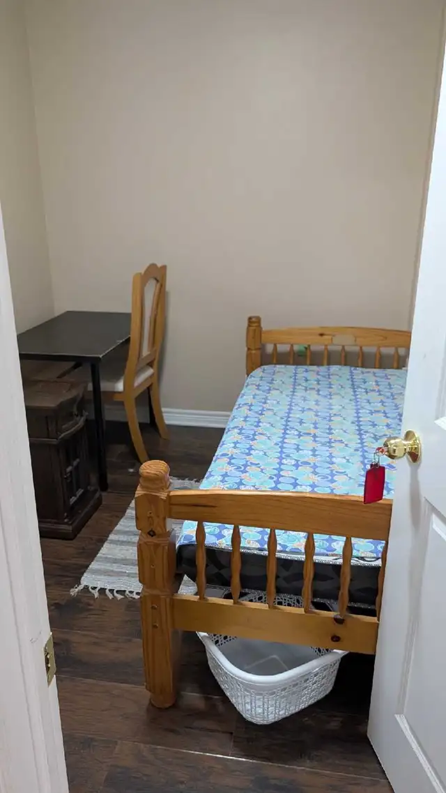 Room in Scarborough for Male Person