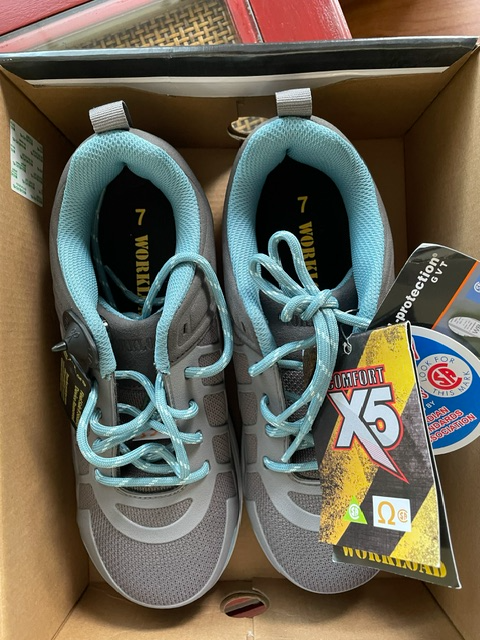 SAFETY SHOES- LADIES, BRANDED & NEW.SIZE # 7