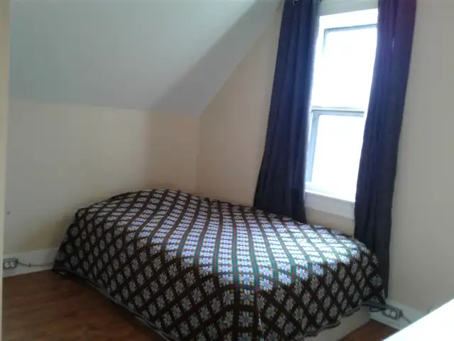 Fully furnished room for rent near UNB Fredericton immediately