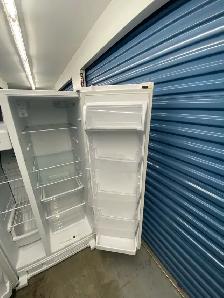 AMANA WHITE REFRIGERATOR - Photo 6
