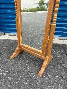 Beautiful Floor Mirror - Photo 5