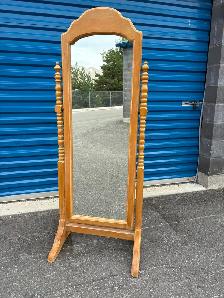 Beautiful Floor Mirror - Photo 6