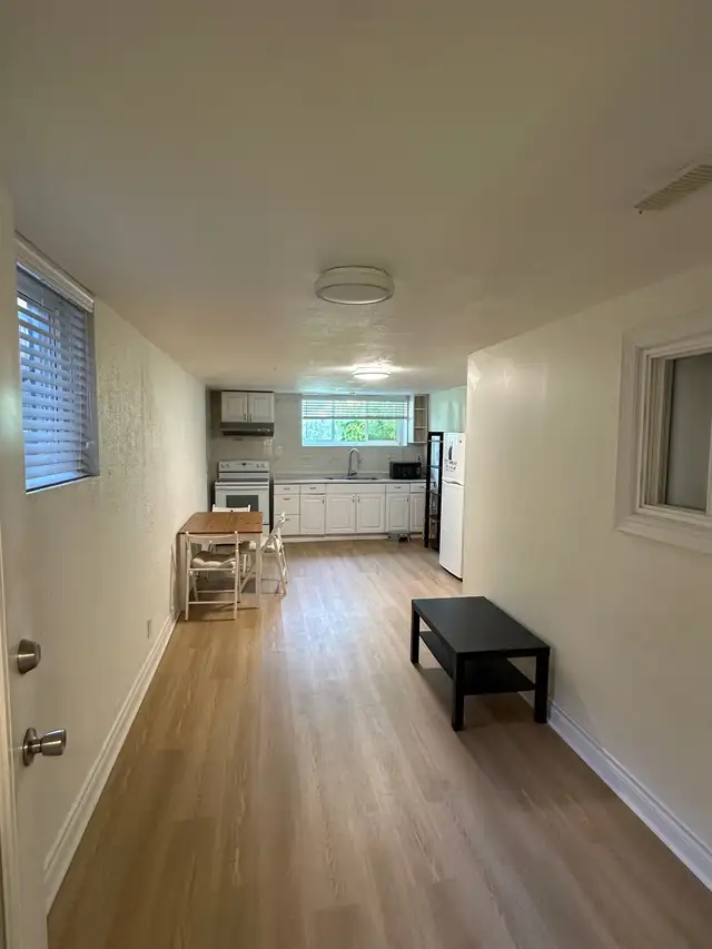 Markham Rd. & Ellesmere Basement Room for Rent (Female Only)