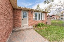 3 3 Bungalow House For Rent In Barrie - Photo 2