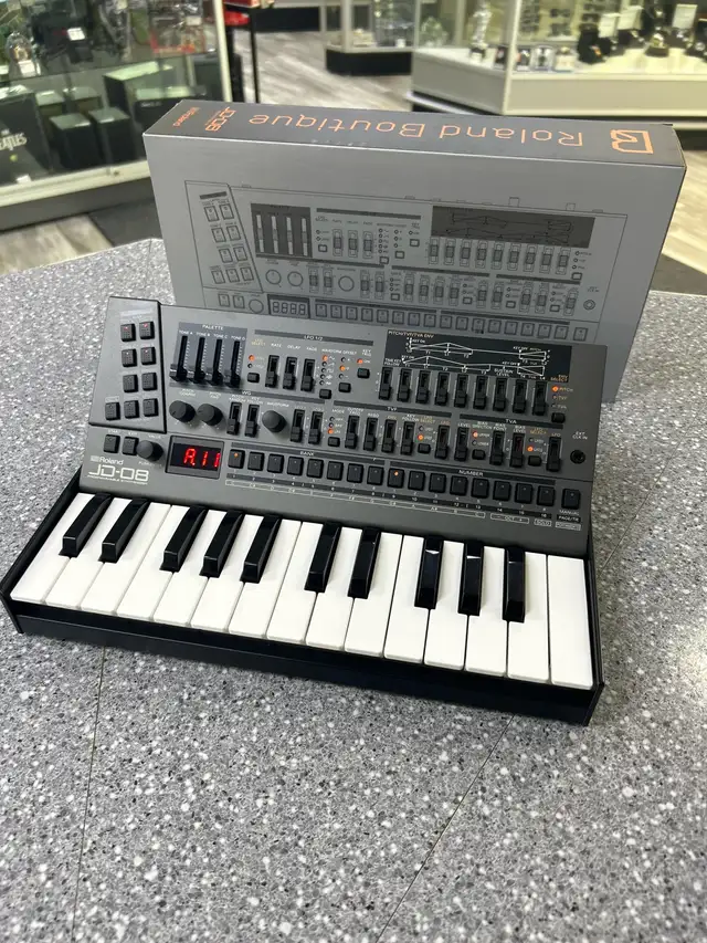 Roland JB-08 Boutique Synthizer With K-25M Keyboard