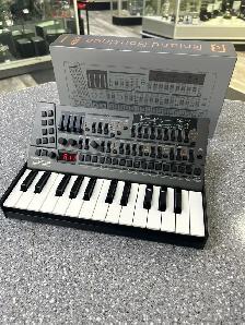 Roland JB-08 Boutique Synthizer With K-25M Keyboard