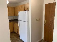 Spotless, spacious 1 Bedroom apt top floor - Photo 6