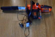 BLACKDECKER 20 Volt Battery Chain Saw with Charger used once - Photo 2