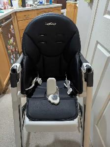 Peg Perego Siesta High Chair and 3 Long Sleeve Bibs - Photo 2