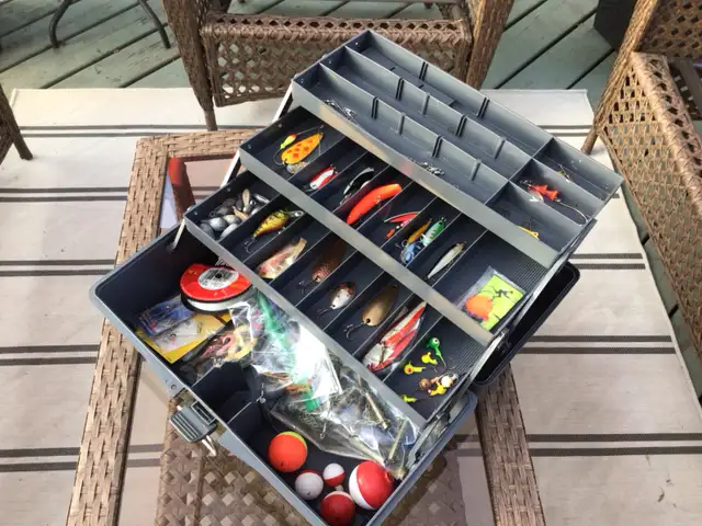 Fishing tackle box