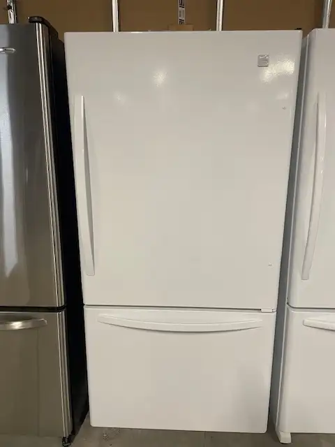 Réfrigérateur blanc 32'' congélateur au bas Kenmore