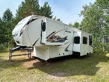 2012 Keystone by Avalanche Fifth Wheel