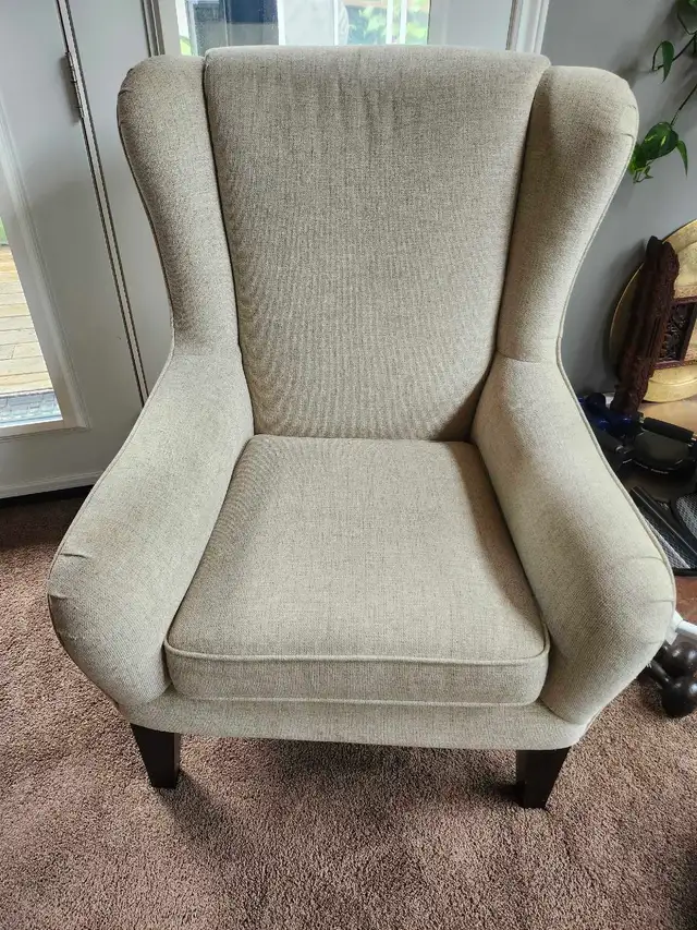 Freestanding Firm Supportive Chair