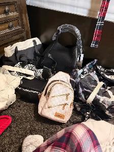 woman’s clothing, bags and shoes - Photo 2