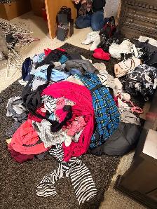woman’s clothing, bags and shoes - Photo 3
