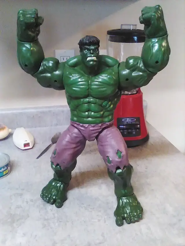Disney Store Incredible Talking Hulk 15' Action Figure Works $20