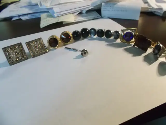 7 PAIRS OF GOLD AND MIXED CUFF LINKS NEW