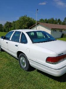 1996 Ford Crown Victoria Police Package - Photo 2